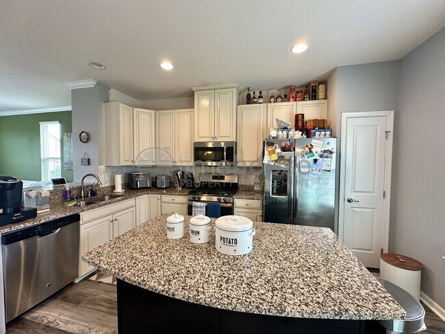 Building Photo - 724 Phalarope St