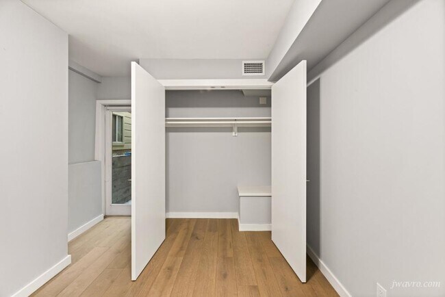 Building Photo - 622 Haight St