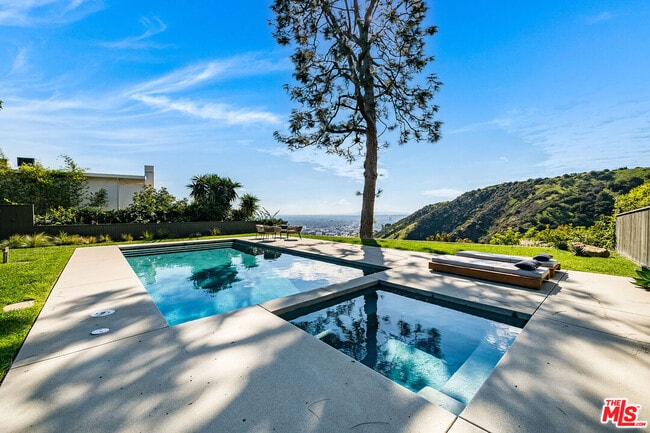 Building Photo - 2431 Carman Crest Dr