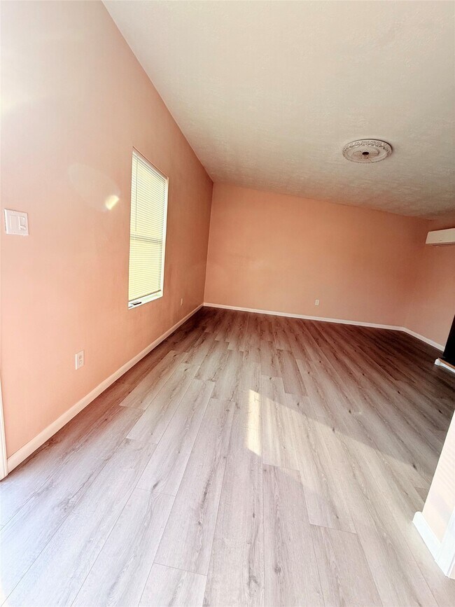 Building Photo - 814 Saddle Rock Dr