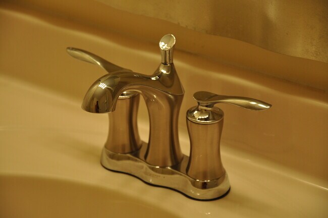 Building Photo - 725 Addison Ave