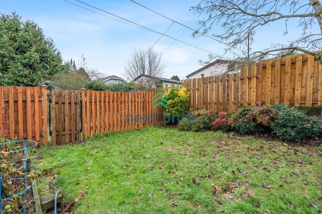 Building Photo - A beautiful 3 bed and 1 bathroom house for rent