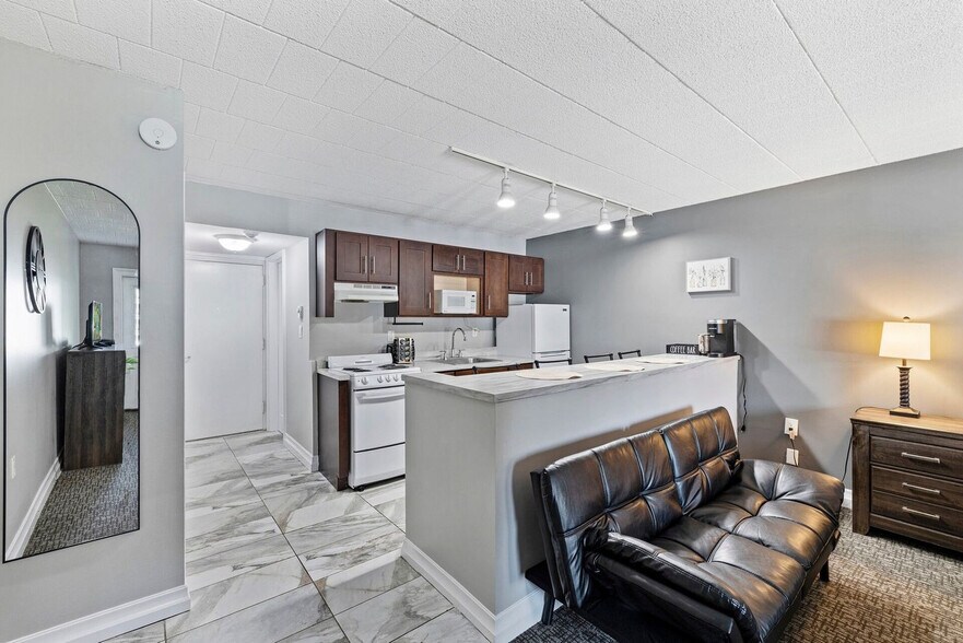 Building Photo - 30 U.S. 9W-SI ID1466753P