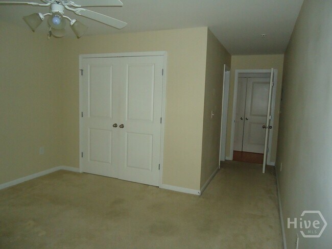 Building Photo - 1035 Barnett Shoals Rd