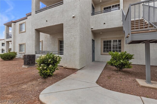 Primary Photo - 3318 N Decatur Blvd