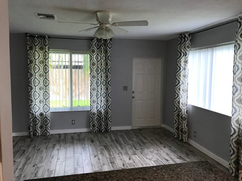 Building Photo - 125 NE 30th Ct