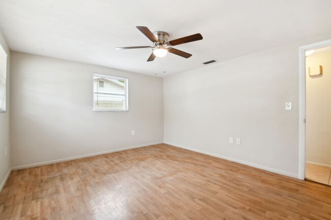 Building Photo - 4818 Dogwood St