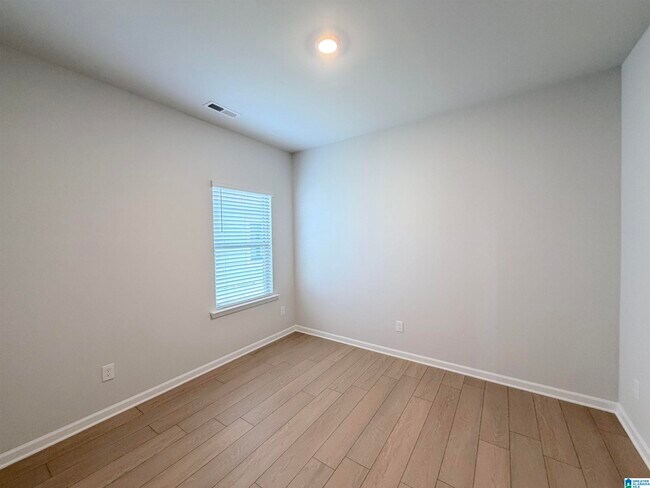Building Photo - 305 Susan Lynn Dr