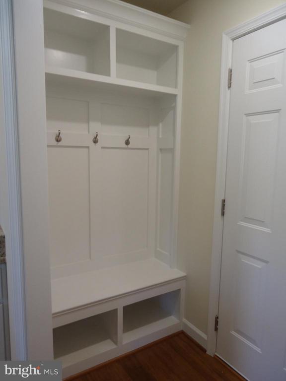 Building Photo - 10302 Bluebird Ct