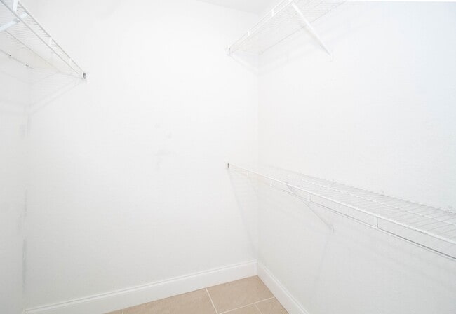 Building Photo - 14036 Fairway Island Dr