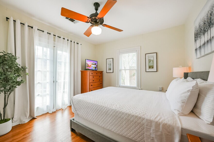 Building Photo - 1305 Beverly St