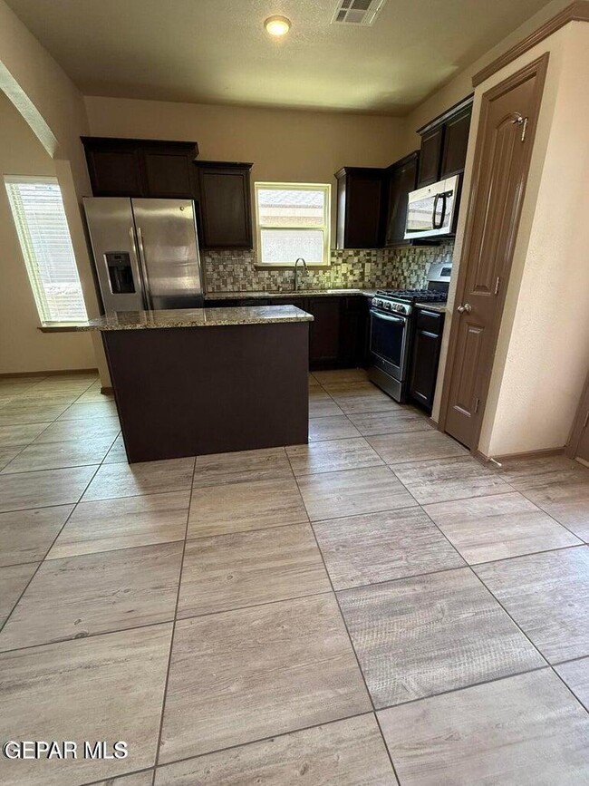 Building Photo - 4941 Ruben Soto