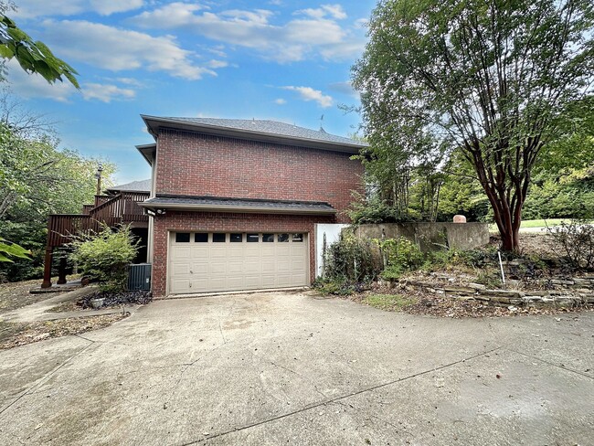 Building Photo - Charming 3-Bedroom Home with 6-Car Garage ...