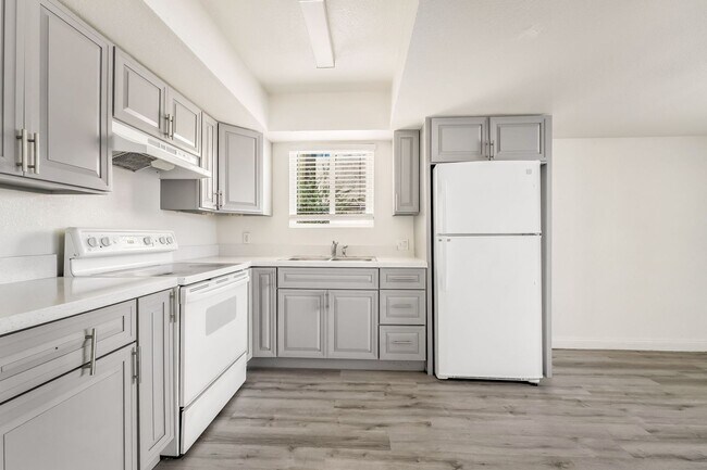 Building Photo - 5303 Del Gado Dr