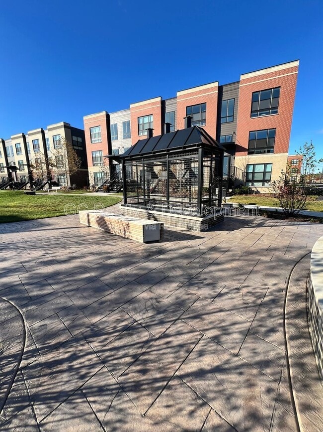 Building Photo - 1265 Lakepointe Dr