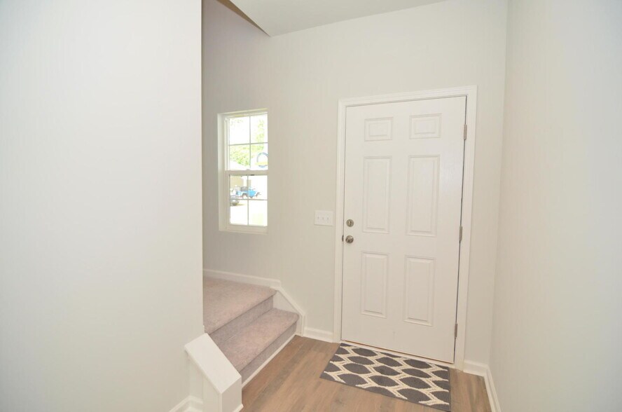 entry - 333 Matuskovic Dr