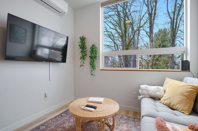 Building Photo - 3843 20th Ave SW