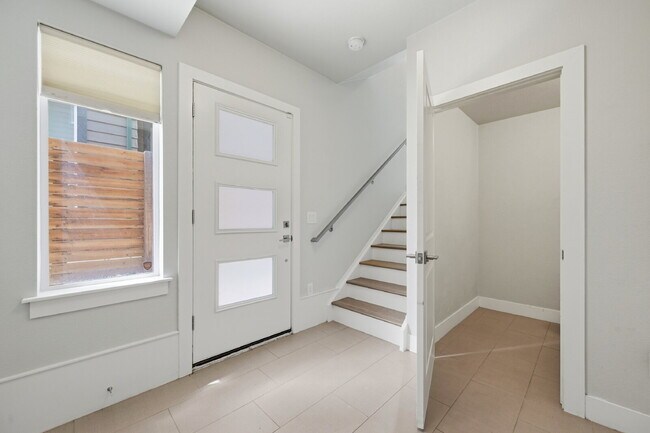 Building Photo - $3,440.95 with $300 off the first month's rent, 2 Beds - 4 Bath, Townhouse in Denver with Cozy Fi...