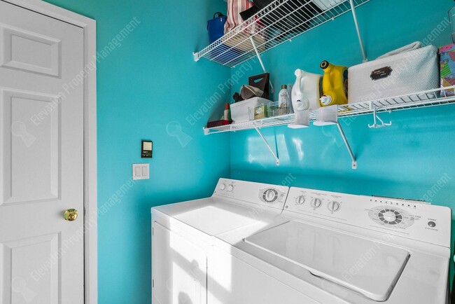 Building Photo - **UNFURNISHED** Charming and unique 2 BR in an upscale west Bend neighborhood