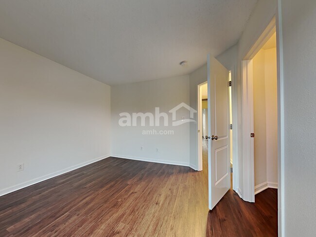 Building Photo - 19344 Fox Chase Dr