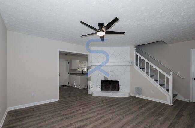 Building Photo - Move in before November 15th and choose yo...