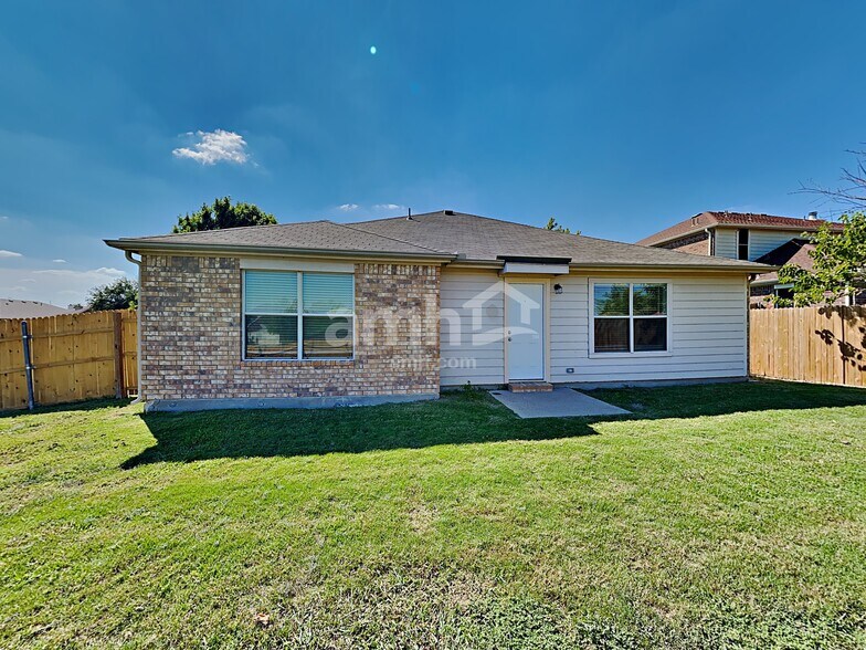 Building Photo - 1600 Waters Edge Dr