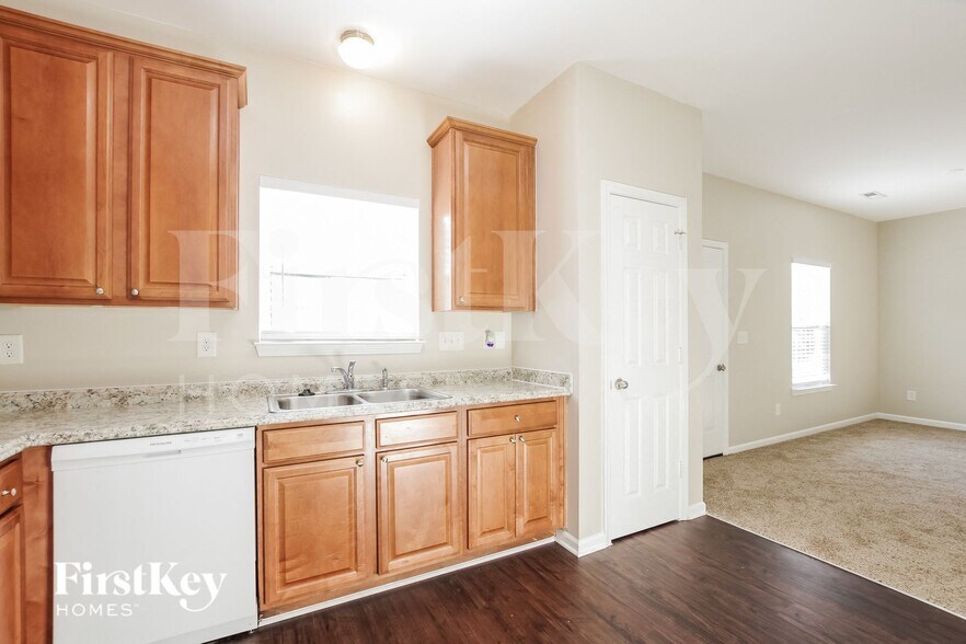 Building Photo - 15607 Lakepoint Forest Dr