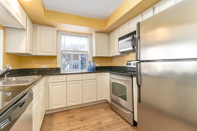 Building Photo - 35 Foxcroft Rd