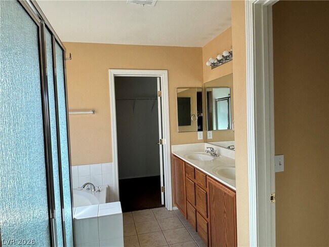 Building Photo - 9012 Vintage Wine Ave