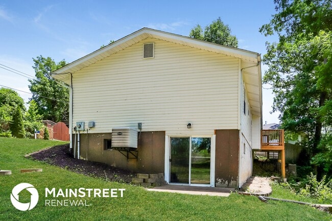 Building Photo - 1353 Meadow Dr