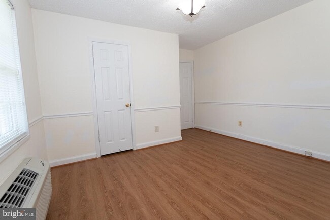 Building Photo - 1612 W Abingdon Dr