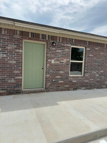 Building Photo - 1016 S El Paso Ave