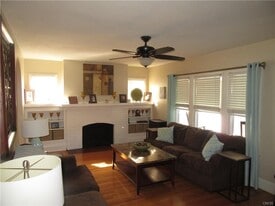 Building Photo - 420 Durston Ave