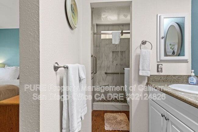 Building Photo - 12576 Oaks N Dr