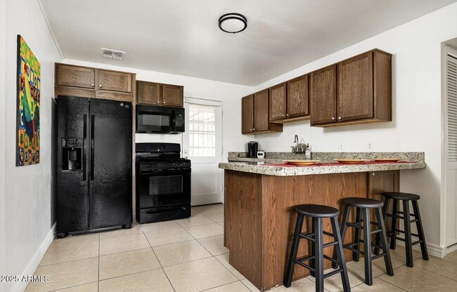 Building Photo - 3914 E Cheery Lynn Rd