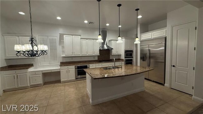 Building Photo - 2321 Martinique Ave