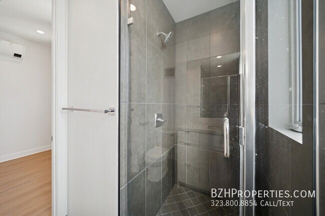 Building Photo - 4523 1/2 St Elmo Dr-