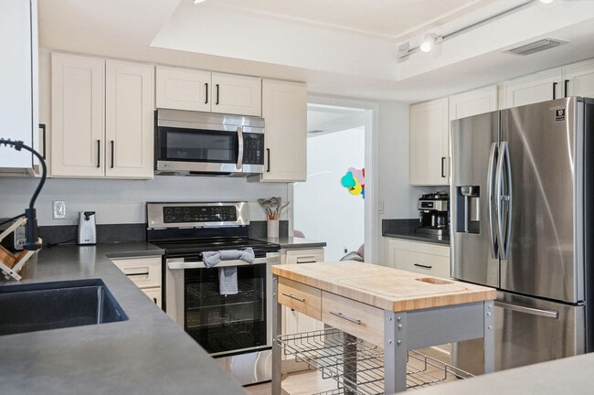 Building Photo - 13609 Heritage Way