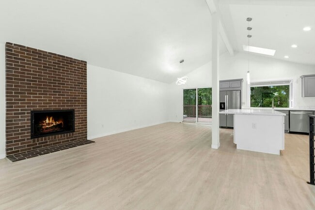 Building Photo - 4bd/2.5ba Bellevue Home