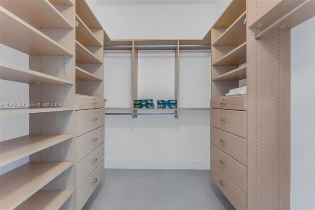 Building Photo - 901 Brickell Key Blvd