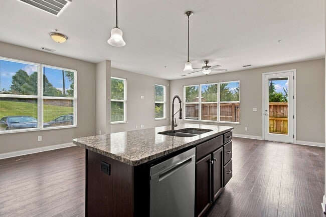 Building Photo - 2065 Newark Ln