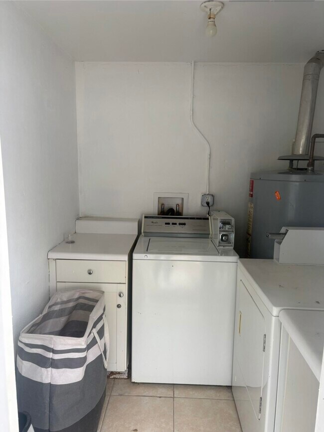 Building Photo - 1801 NE 25th Ave