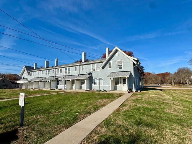 Building Photo - Updated 3BR Townhome Across from Stephens Park