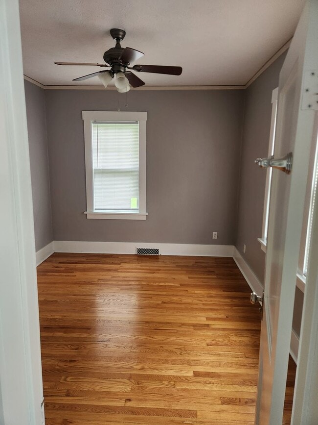 Building Photo - Aksarben 3/2 newly remodeled!