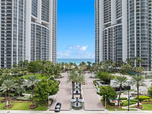 Building Photo - 18201 Collins Ave