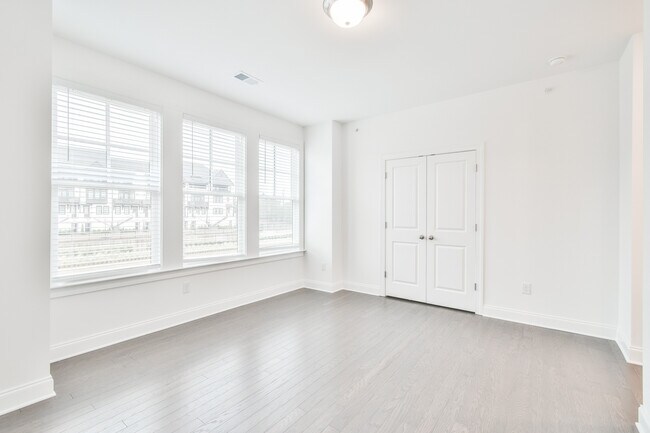 Building Photo - 6528 Beacon Dr