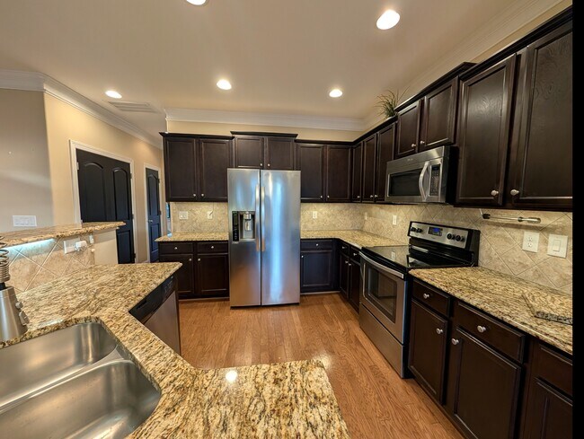 Building Photo - 716 Carneros Ci