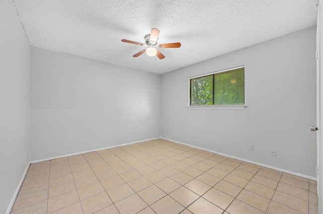 Building Photo - 2008 Old W Pl