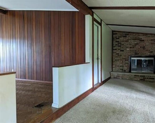 Building Photo - 714 Breen Dr