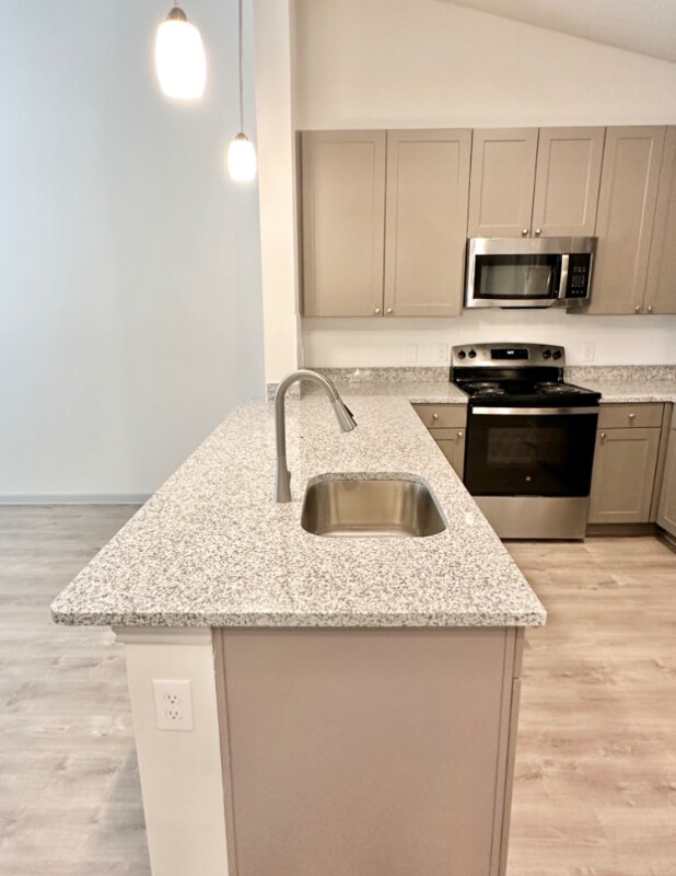 Building Photo - 1101 Halsey Dr